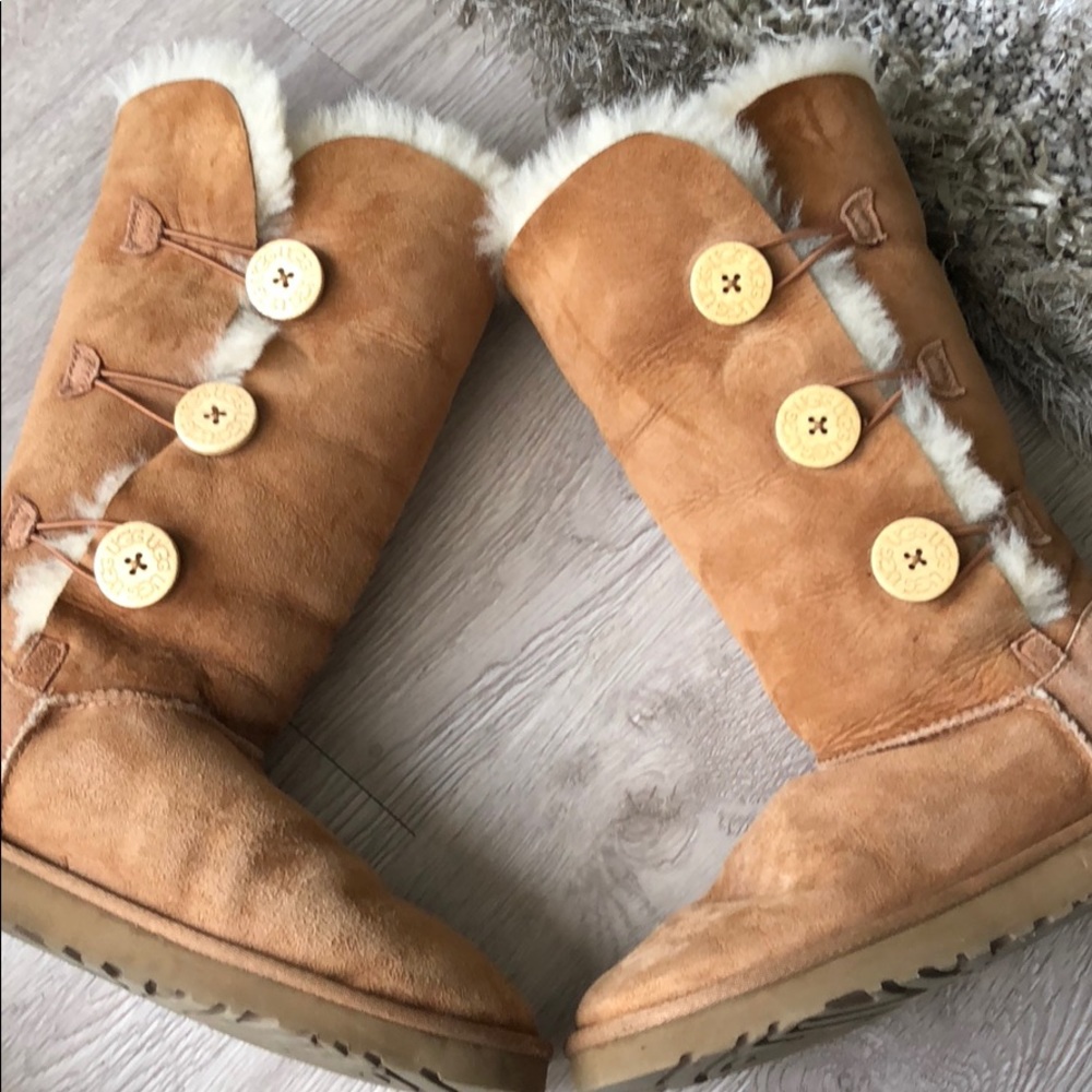 Bailey Button Uggs size 7